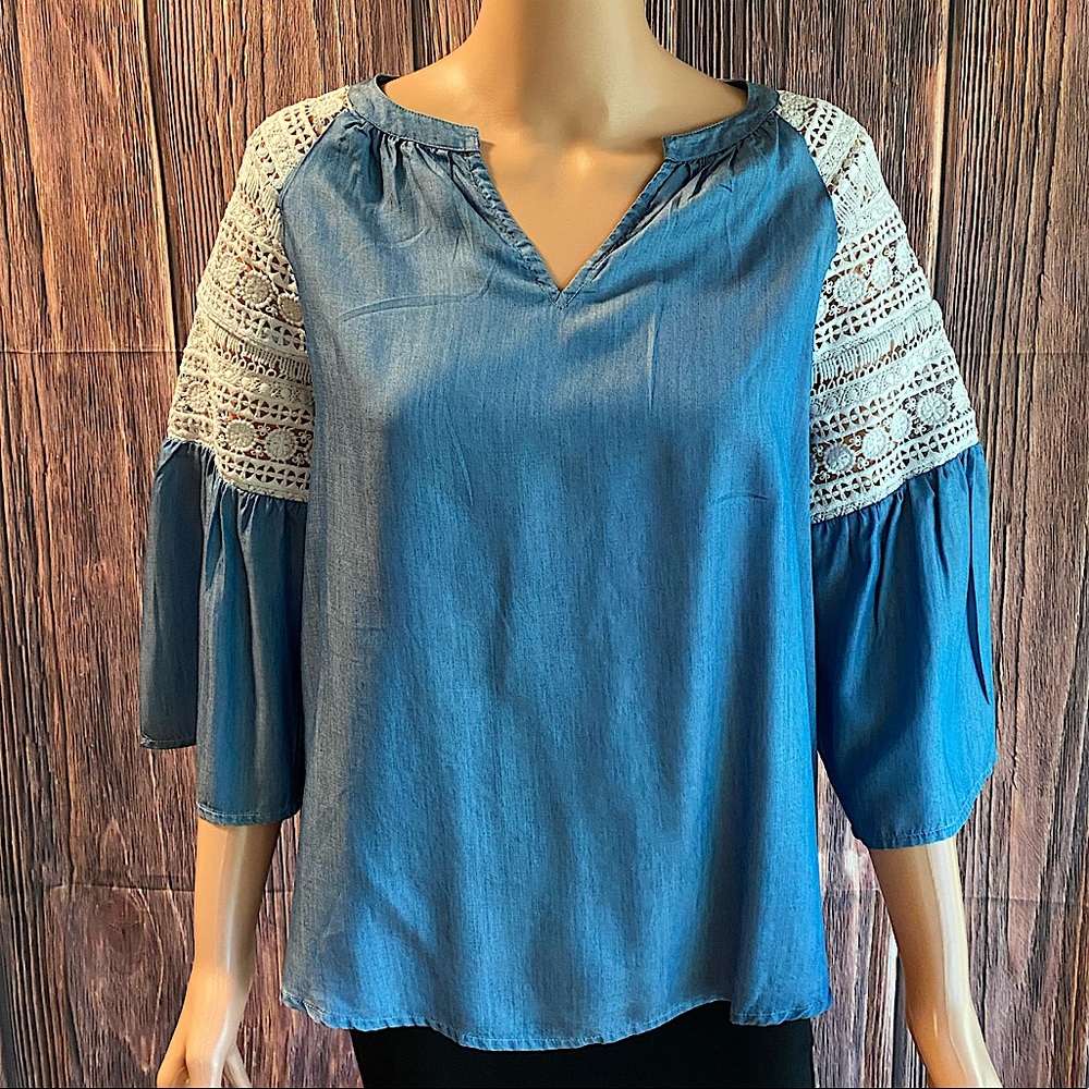 Crown & Ivy NWT size XS denim and white lace flowy statement sleeve boho